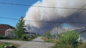 Dramático incendio en el acceso al Cajón del Azul: qué dice el pronóstico del tiempo para El Bolsón