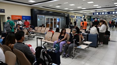 Flybondi canceló vuelos en Bariloche previo a Semana Santa: el operativo del municipio para los varados