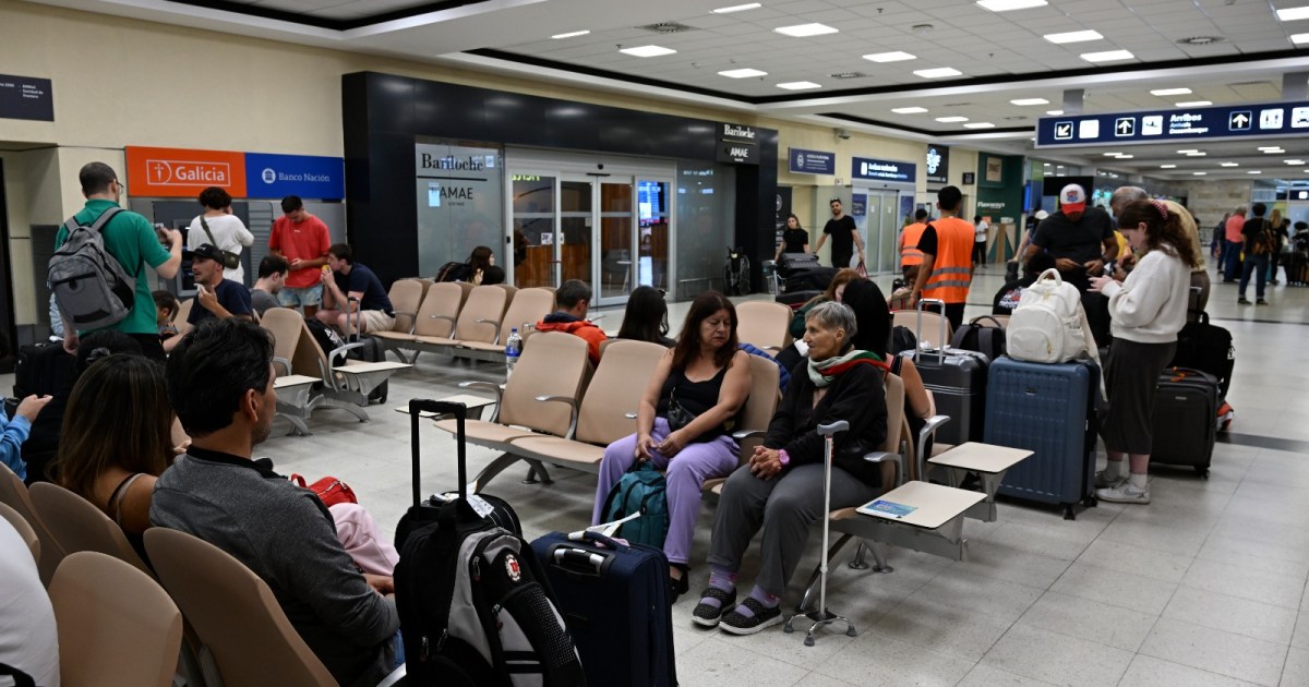 El municipio intervino por los pasajeros varados tras cancelaciones de Flybondi en Bariloche