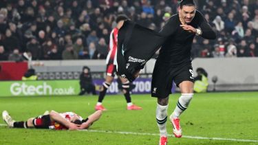 Darwin Nuñez apareció en el final y con un doblete, le dio la victoria al Liverpool. (AP)