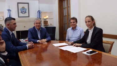 La firma de la adjudicación a la empresa Codam. (Gentileza)