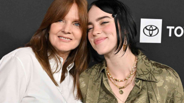 Billie Eilish y su mamá, la actriz Maggie Baird
