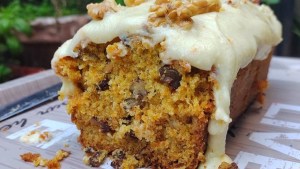 Budín de zanahoria húmedo y esponjoso para disfrutar con el mate: fácil de hacer y barato