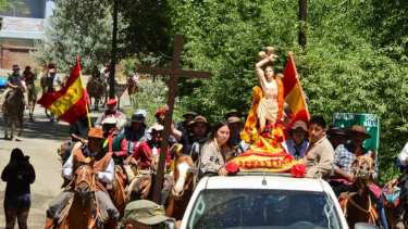 Recuerdo de la edición 2024, en el paso de la cabalgata en honor a San Sebastián. Foto: Diócesis de Neuquén.