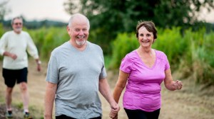Después de los 60, caminar es clave: cuánto ejercicio conviene sumar cada semana