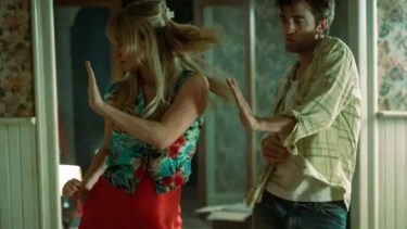 Matate Amor con Jennifer Lawrence y Robert Pattinson.