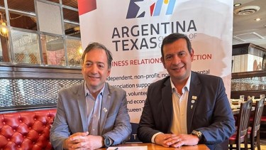 Fernando Banderet firmó un acuerdo con la Cámara de Comercio Argentina Texas. Foto: gentileza.