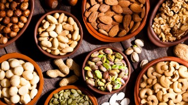 Sumar frutos secos a la alimentación diaria no solo mejora el descanso nocturno, sino que aporta beneficios integrales para la salud física y mental.