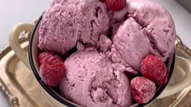 Helado casero de yogur y frutos rojos, súper fácil e irresistible