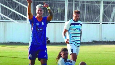 Figueroa empezó con la remontada del equipo de Comodoro. (Foto: Gentileza)