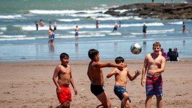 La temporada de verano en Las Grutas. Foto: Denis Martínez.