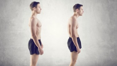 Las rutinas que incorporan ejercicios de fuerza, ya sea con mancuernas, bandas elásticas o peso corporal, son clave para fortalecer tendones y mejorar la densidad ósea.