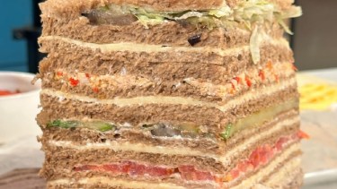 La fórmula secreta para hacer unos tentadores y fáciles sanguchitos de miga de vitel toné
