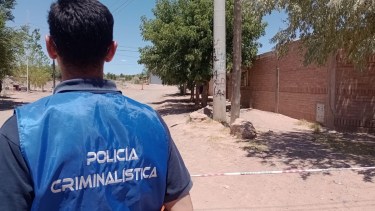 Lo atacaron con un cuchillo en el cuello en Rincón de los Sauces: cómo es su estado de salud