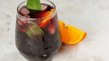 Infalible contra el calor: Vino tinto de verano, paso a paso