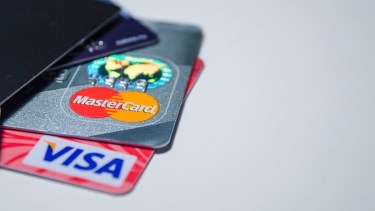 Tarjetas Visa y Mastercard.-