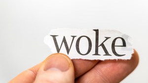 Woke: qué es el termino al que se refirió Javier Milei en su discurso en el Foro de Davos