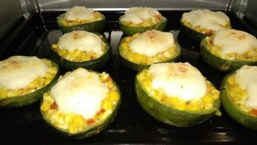 Lunes sin carne es sinónimo de zapallitos rellenos con crema de choclo y queso fresco