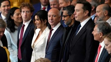 Magnates. Jeff Bezos, Elon Musk y Mark Zuckerberg, en primera fila durante la asunción de Donald Trump.