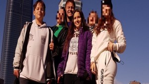 Dolor por la muerte de un hombre de Centenario y sus dos hijos en un vuelco: «Deja un vacío enorme»