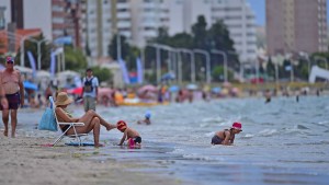 Queda verano en Madryn: febrero, findes largos y carnaval de oferta