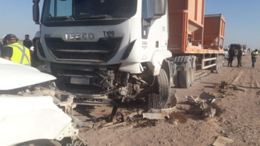 Fuerte choque en Ruta 8, en San Patricio del Chañar: un petrolero derivado en helicóptero a Neuquén