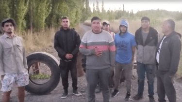 Denuncian malas condiciones de trabajo en una chacra de Chimpay.