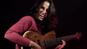 De gira por Bariloche, Roca y Plottier: Clara Cantore, un camino hecho de canciones