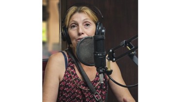 Ema es la encargada de Lombrimundo, una de las opciones de trabajo sustentable que busca juntar votos en el Concurso de Ideas del Municipio de Roca. Foto: Fausto Casanova.