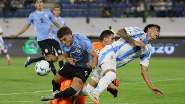 Agustín Ruberto se rompió los ligamentos cruzados. 