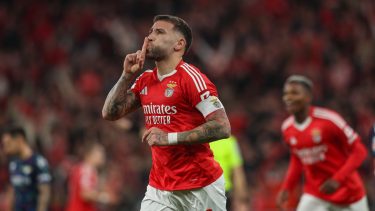 Otamendi marcó por segunda vez consecutiva para el Benfica.