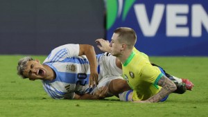 Se confirmaron las lesiones de Echeverri y Woiski tras el final polémico en el partido con Brasil