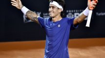 Imagen de El argentino Francisco Comesaña eliminó a Zverev y avanzó a semifinales en el Abierto de Brasil