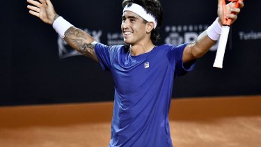 El argentino Francisco Comesaña eliminó a Zverev y avanzó a semifinales en el Abierto de Brasil