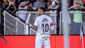 Neymar hizo de las suyas en Santos con un golazo olímpico para el recuerdo