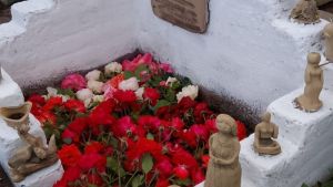 A cuatro años del femicidio de Guadalupe Curual en Villa La Angostura: restauran la escultura en su memoria