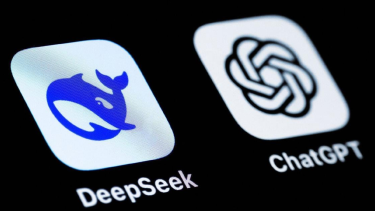 DeepSeek vs. ChatGPT. 