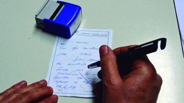 Por los certificados truchos se apuntó inicialmente a una médica de Roca y psiquiatra de Regina.