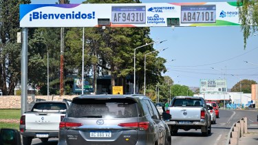 Los radares en los pórticos son preventivos, los de los semáforos cobran multas. (Florencia Salto)