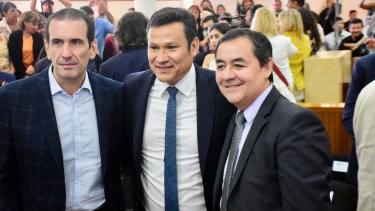 Pablo Cervi, diputado UCR, junto a su par del MPN Osvaldo Llancafilo y el legislador de Comunidad Ernesto Novoa (Matías Subat)