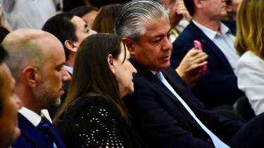 El gobernador Rolando Figueroa y la titular del Legislativo provincial Zulma Reina asistieron a la apertura de las sesiones en el Concejo Deliberante de Neuquén (Matías Subat)