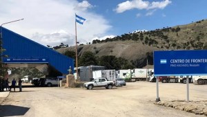 Paro aduanero y cierre temporal de un cruce a Chile: ¿Qué pasa con el paso Pino Hachado este lunes?