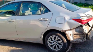 Le chocaron el auto, su seguro no pagó y la Justicia falló a su favor, en Cinco Saltos: recibirá una indemnización