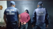 Imagen de Rompió un vidrio para robar un local de Las Grutas, un policía lo escuchó y fue detenido en el acto