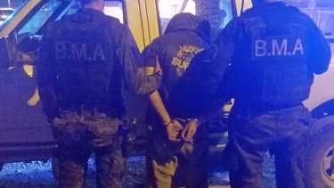 El jinete armado fue detenido tras disparar contra la Policía en plena emergencia por incendios en El Bolsón.