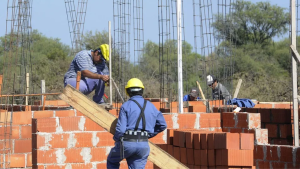 Es albañil, se lesionó y ganó un juicio contra su ART en Viedma: la Justicia ordenó una indemnización