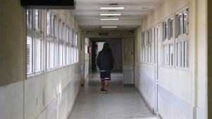 Cómo están los dos niños que fueron rescatados en un canal de Fernández Oro: alentador parte médico