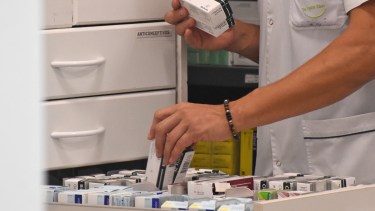 El riesgo de desabastecimiento de medicamentos por atrasos de las obras sociales podría afectar a la región