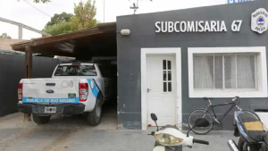 Circulaba alcoholizado y chocó a un auto estacionado: escapó y el otro conductor lo persiguió hasta su casa