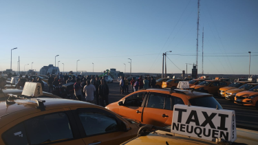Taxistas disconformes por la Fiesta de la Confluencia. (Foto: gentileza).